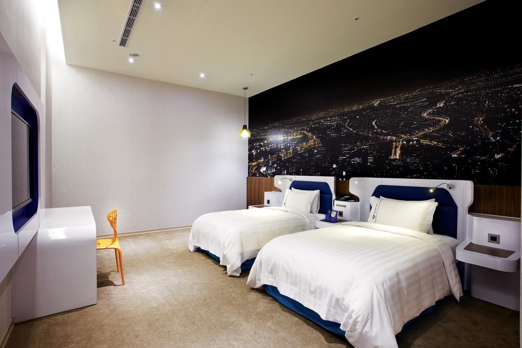 Airline Inn Green Park Way Taichung Exterior photo