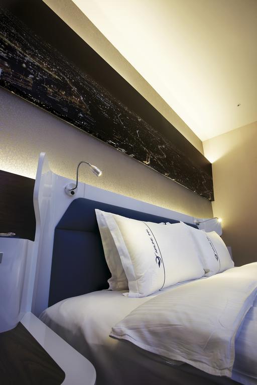 Airline Inn Green Park Way Taichung Exterior photo